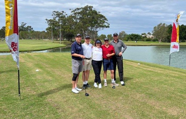 4 golfers at busy bees hole with Bravehearts CEO